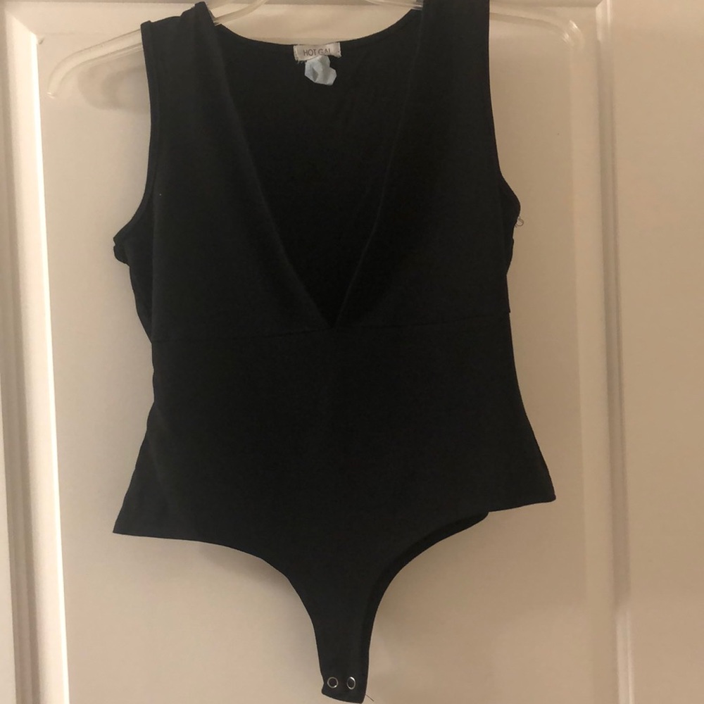 Black plunging body suit